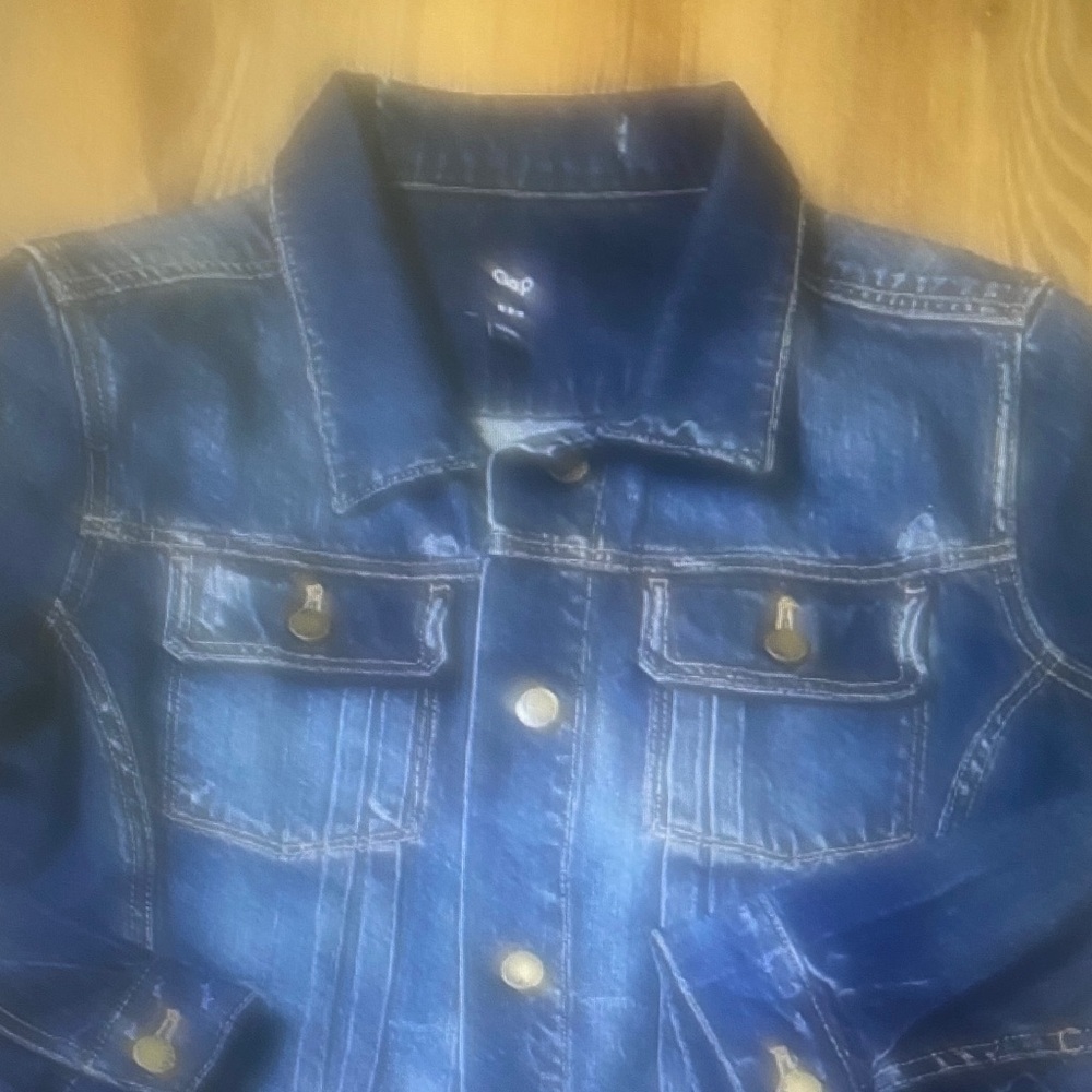 GAP women Blue Denim Jacket color blue size L used exelwnte condition